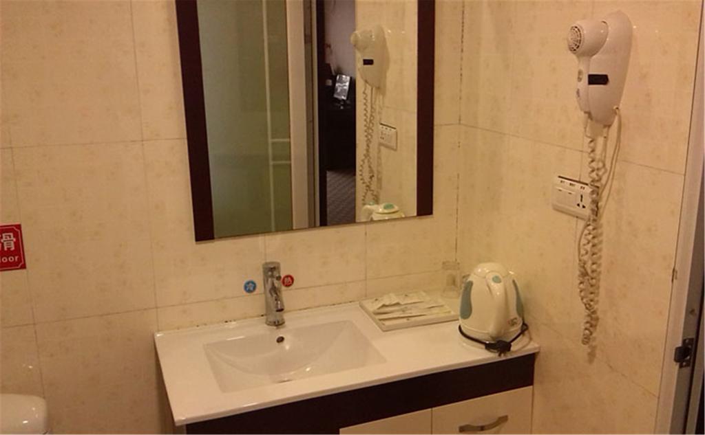 Wudangshan Yinjie Holiday Hotel Tancsangkou Szoba fotó