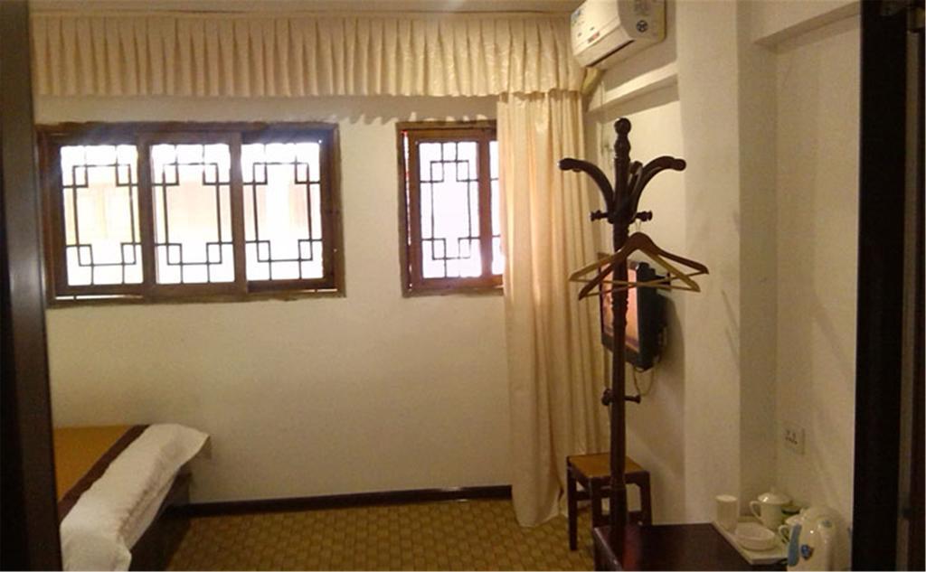 Wudangshan Yinjie Holiday Hotel Tancsangkou Szoba fotó