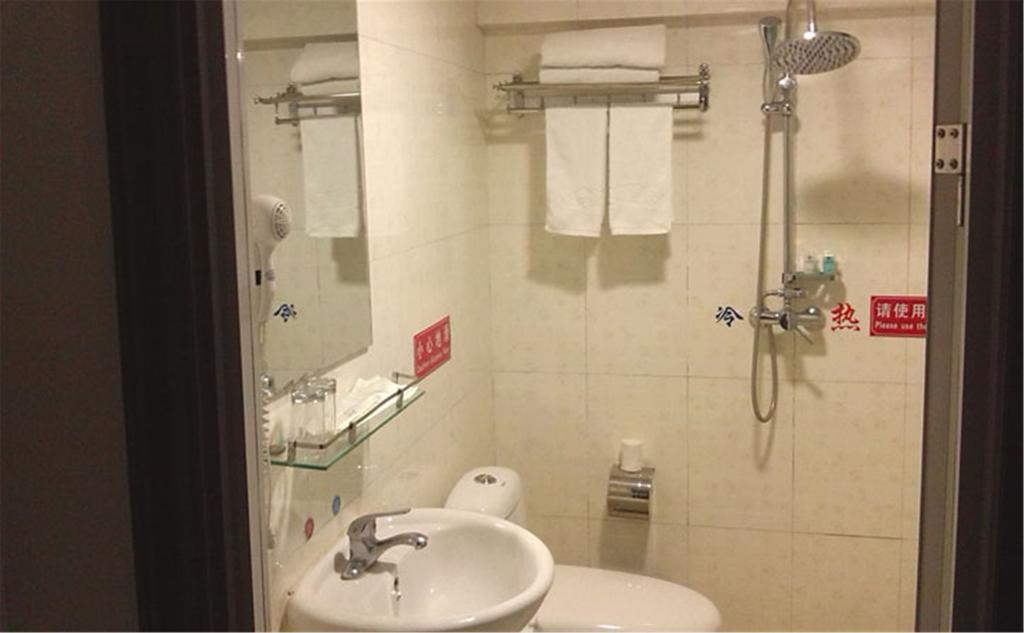 Wudangshan Yinjie Holiday Hotel Tancsangkou Szoba fotó