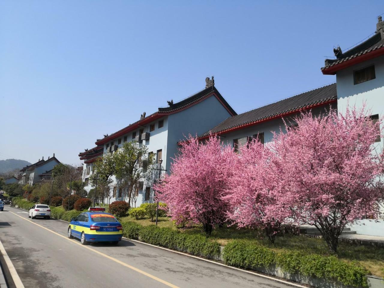 Wudangshan Yinjie Holiday Hotel Tancsangkou Kültér fotó